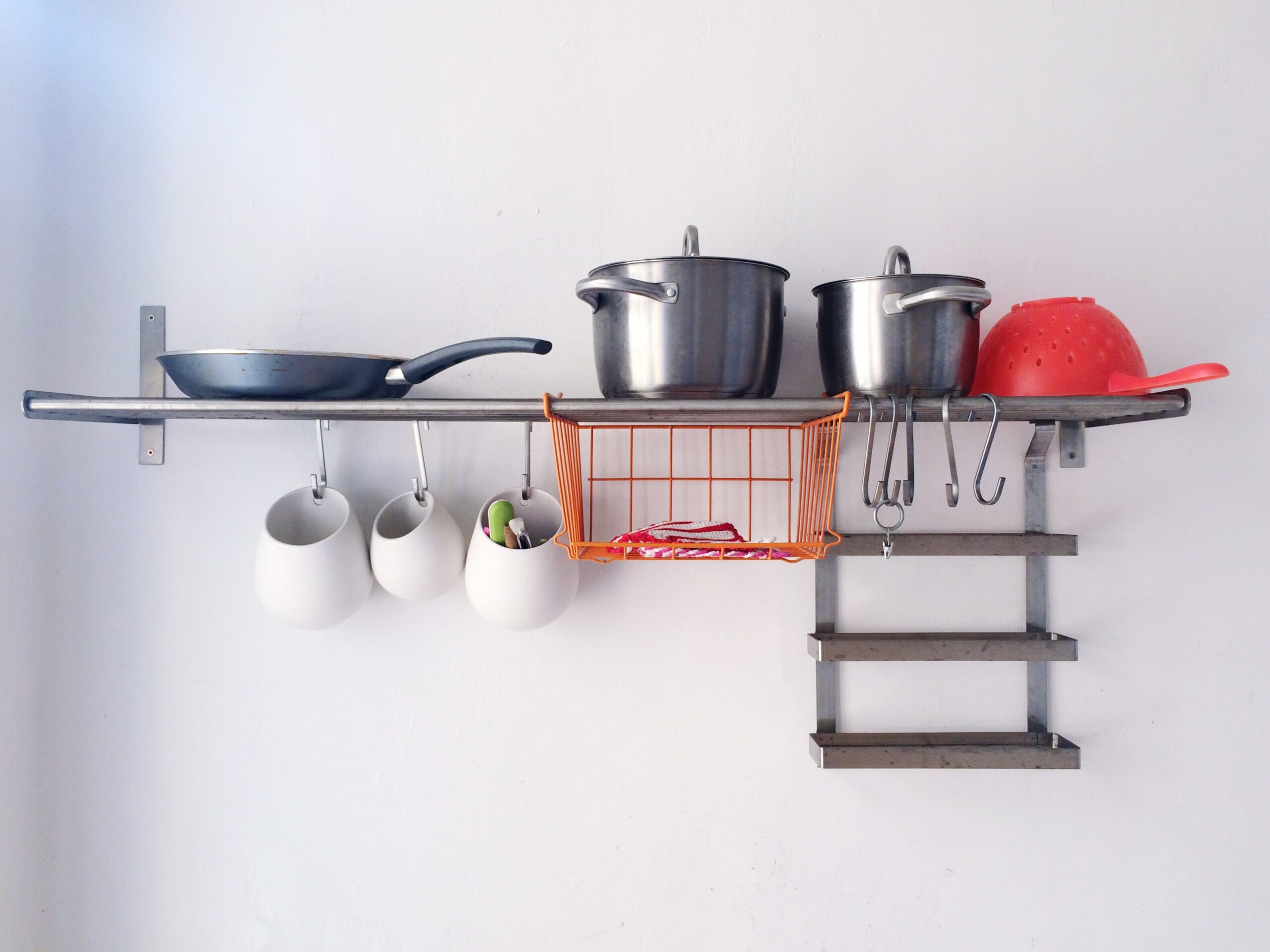 A konyha rendszerezése ősszel nem csupán esztétikai kérdés – ez a mindennapi nyugalom és gördülékenység alapja.